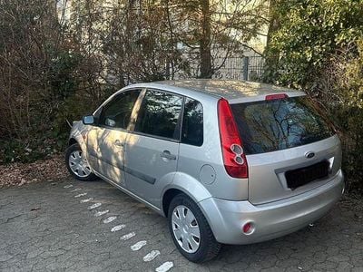 Silber Gebraucht 2007 Ford Fiesta Limousine | 4.200 € (Teuer)