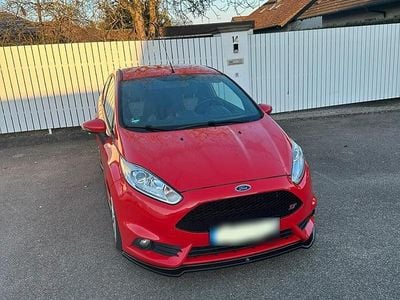 Gebraucht Ford Fiesta ST 182 PS (133 kW) 2014 Rot Kleinwagen