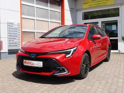 Gebraucht Toyota Corolla 140 PS (102 kW) 2025 Rot Limousine