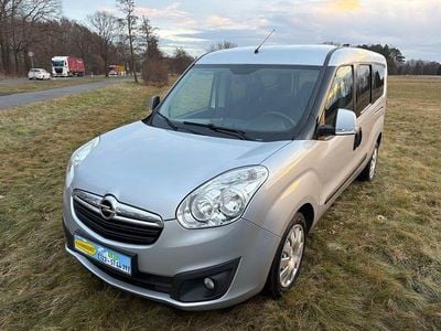 Gebraucht Opel Combo Edition 95 PS (69 kW) 2016 Silber Van / Kleinbus
