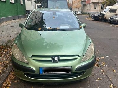 Grün Gebraucht 2002 Peugeot 307 Limousine | 2.000 €