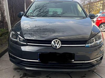 Używany VW Golf VII Comfortline 150 KM (110 kW) 2018 Szary Kombi