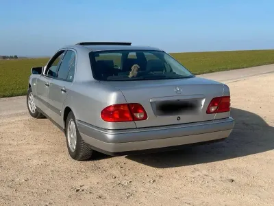 Używany Mercedes E200
