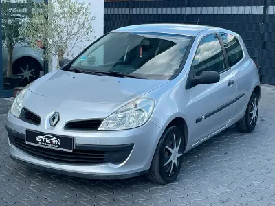 Gebraucht Renault Clio 70 PS (51 kW) 2007 Silber Kleinwagen