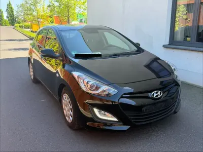 Brugt Hyundai i30 Style 101 HK (74 kW) 2014 Sort Sedan