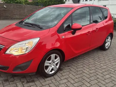 Gebraucht Opel Meriva 101 PS (74 kW) 2011 Rot Van / Kleinbus