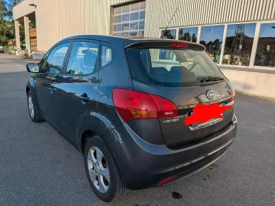 Gebraucht Kia Venga 90 PS (66 kW) 2012 Grau Kleinwagen