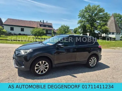 Gebraucht Toyota RAV4 Edition-S 143 PS (105 kW) 2017 Black mica / ink SUV