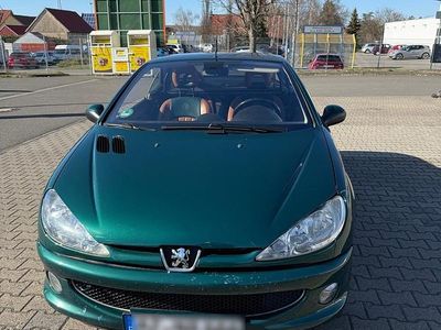 Grün Gebraucht 2003 Peugeot 206 CC Roland Garros Cabrio | 1.200 € (Etwas zu teuer)