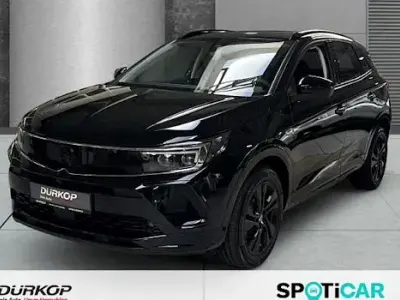 Używany Opel Grandland X GS Line 131 KM (96 kW) 2024 Czarny SUV