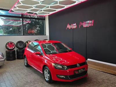 Gebraucht VW Polo Life 60 PS (44 kW) 2013 Rot Kleinwagen