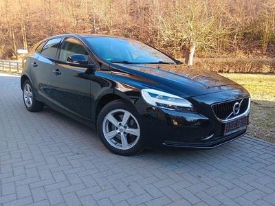 Gebraucht Volvo V40 122 PS (89 kW) 2018 Schwarz Limousine