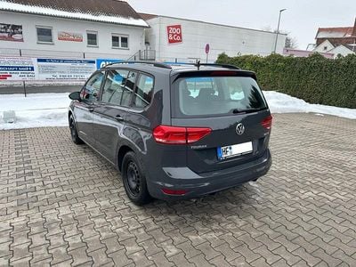 Grau Gebraucht 2016 VW Touran Van / Kleinbus | 9.999 € (Teuer)