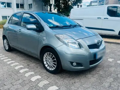 Gebraucht Toyota Yaris 101 PS (74 kW) 2009 Silber Kleinwagen