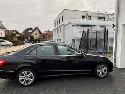 Gebraucht Mercedes E250 Avantgarde 204 PS (150 kW) 2010 Schwarz Limousine