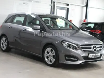 Używany Mercedes B200 Style 156 KM (114 kW) 2018 Szary Minivan