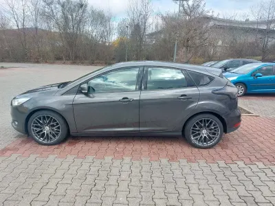Usata Ford Focus 120 CV (88 kW) 2015 Grigio Berlina