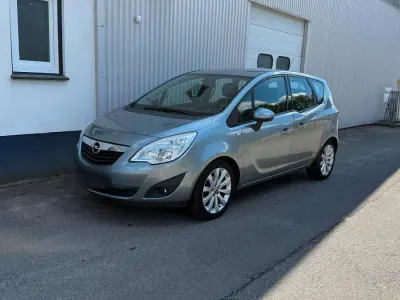 Gebraucht Opel Meriva Innovation 101 PS (74 kW) 2010 Silber Van / Kleinbus