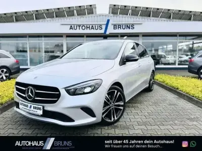 Gebraucht Mercedes B180 Progressive 136 PS (100 kW) 2019 Iridiumsilber  metalliclack Kleinwagen