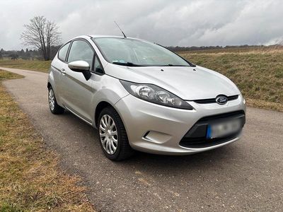 Silber Gebraucht 2012 Ford Fiesta Trend Kleinwagen | 4.289 €
