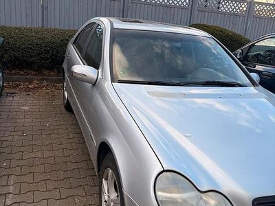 Gebraucht Mercedes C220 147 PS (108 kW) 2003 Silber Limousine