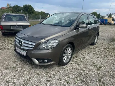 Gebraucht Mercedes B180 122 PS (89 kW) 2012 Grau Kleinwagen