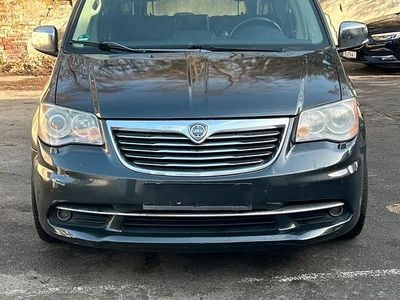Gebraucht Lancia Voyager Platinum 163 PS (119 kW) 2013 Schwarz Van / Kleinbus