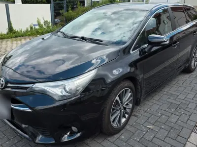 Gebraucht Toyota Avensis 111 PS (81 kW) 2016 Schwarz Kombi