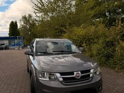 Gebraucht Fiat Freemont 170 PS (125 kW) 2011 Grau SUV