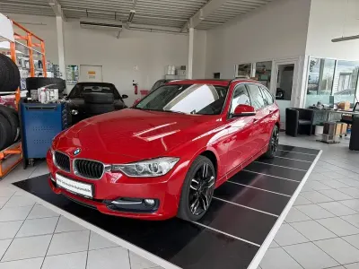 Gebraucht BMW 320 Sport Line 184 PS (135 kW) 2012 Rot Kombi