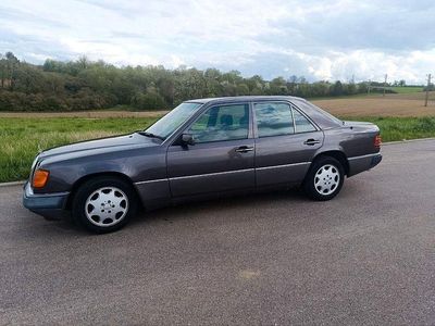Gebraucht Mercedes 300 110 PS (80 kW) 1993 Beige Limousine