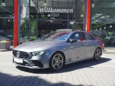 Gebraucht Mercedes A200 AMG line 163 PS (119 kW) 2020 Grau Limousine