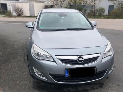 Gebraucht Opel Astra Edition 125 PS (91 kW) 2011 Silber Limousine