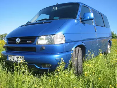 Second-hand VW Caravelle 151 CP (111 kW) 2003 Albastru Van