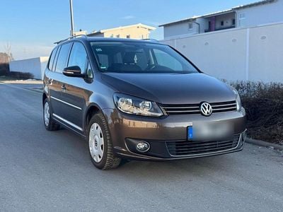 Braun Gebraucht 2011 VW Touran Highline Van / Kleinbus | 9.500 € (Fairer Preis)