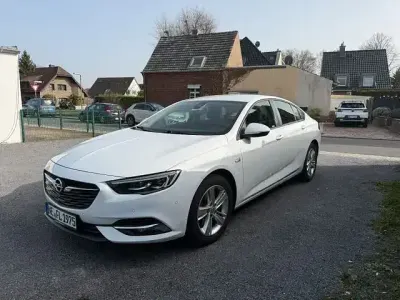 Używany Opel Insignia Business Edition 170 KM (125 kW) 2017 Biały Sedan/Limuzyna
