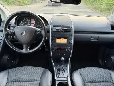 Gebraucht Mercedes A180 109 PS (80 kW) 2010 Silber Limousine