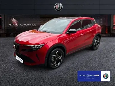 Gebraucht Alfa Romeo Junior Edizione Speciale 136 PS (100 kW) 2026 Rot SUV