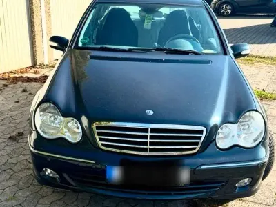 Gebraucht Mercedes 180 143 PS (105 kW) 2004 Blau Limousine