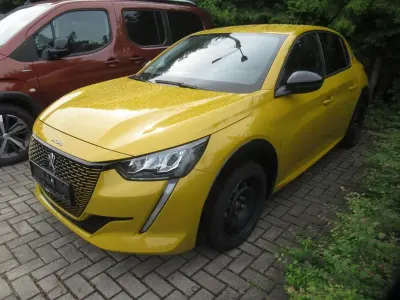 Gebraucht Peugeot e-208 Allure 100 kW (136 PS) 2022 Kleinwagen