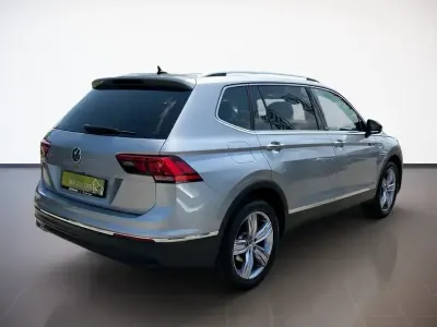 Gebraucht VW Tiguan Allspace Move 150 PS (110 kW) 2023 Pyritsilber SUV