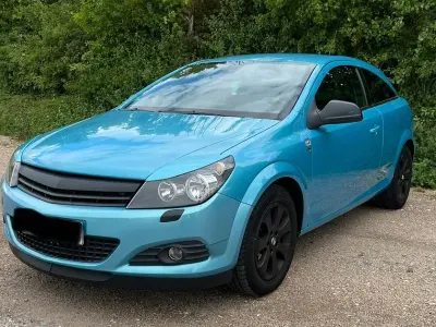Gebraucht Opel Astra GTC Edition 116 PS (85 kW) 2010 Blau Limousine