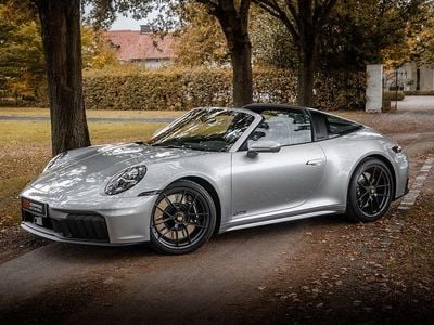 Silber Neu 2025 Porsche 911 Targa 4 Cabrio | 218.992 € (Teuer)