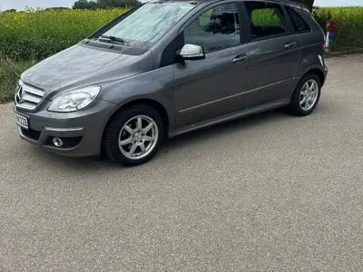 Gebraucht Mercedes B200 136 PS (100 kW) 2009 Grau Van / Kleinbus
