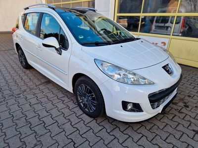 Gebraucht Peugeot 207 Tendance 92 PS (67 kW) 2011 Weiß Kombi