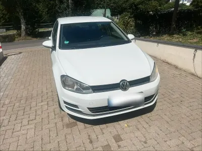 Gebraucht VW Golf VII 105 PS (77 kW) 2014 Weiß Limousine