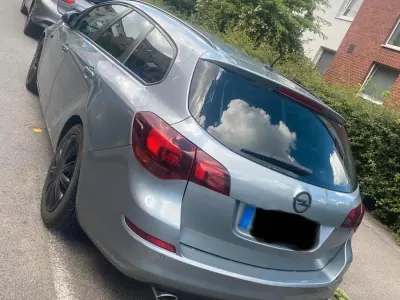 Gebraucht Opel Astra Sport 140 PS (102 kW) 2011 Grau Kombi