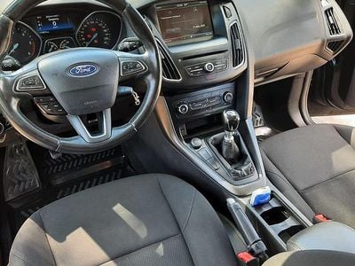 Gebraucht Ford Focus 122 PS (89 kW) 2015 Schwarz Kombi