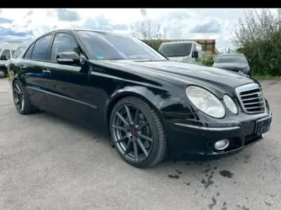 Używany Mercedes E420 314 KM (230 kW) 2007 Czarny Sedan/Limuzyna