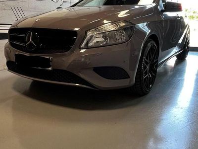 Gebraucht Mercedes A180 122 PS (89 kW) 2014 Grau Limousine